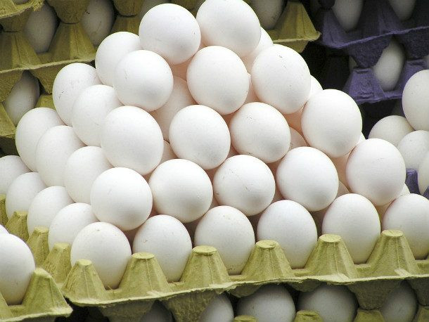 Một người Mỹ ăn trung bình 250 quả trứng mỗi năm: Thế nhưng đó chỉ là "trung bình". Vì vậy, nếu bạn đang ăn hai quả trứng rán mỗi buổi sáng, có nghĩa là bạn đã tiêu thụ hơn 700 quả mỗi năm, không tính trứng trong những thực phẩm như bánh ngọt hoặc một số loại mì ống. Ảnh: Lifehack.