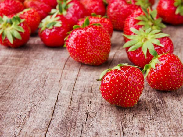 8. Dâu tây: Quả này có chỉ số glycemic thấp và được coi là thức ăn tốt để kiểm soát bệnh tiểu đường. Dâu tây cũng ít đường và giàu chất xơ. Ảnh: Boldsky.