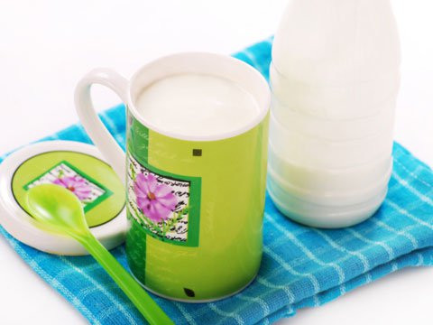 Nấm sữa kefir: Nấm sữa kefir có hàm lượng lợi khuẩn nhiều gấp 10 lần so với sữa chua thông thường nhưng hương vị tương đối giống nhau. Nấm sữa được làm bằng cách cấy sữa hoặc bất kỳ chất lỏng nào như nước dừa với các vi khuẩn có lợi. Loại thực phẩm này rất tốt cho dạ dày, hệ miễn dịch và kiểm soát cân nặng. Ảnh: RD.