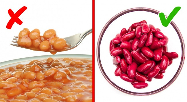 8. Đậu nướng: Đậu là rất tốt vì chúng có nhiều chất xơ. Thêm vào đó, chúng là một nguồn thực vật tuyệt vời cung cấp protein. Món đậu nướng được khá nhiều người yêu thích nhưng thực chất nó chỉ là một hỗn hợp gồm đậu, đường, muối và các chất phụ gia khác. Để tránh món ăn không lành mạnh này, bạn hãy tự nấu đậu ăn tại nhà.