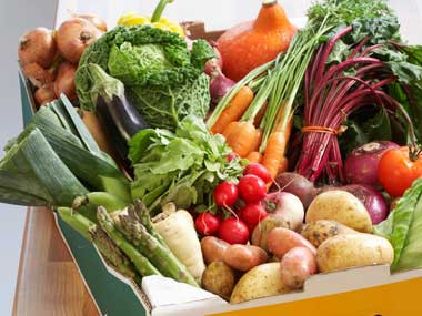 Bổ sung chất xơ: Ăn nhiều chất xơ sẽ giúp nhu động ruột hoạt động hiệu quả hơn. Tuy nhiên, quá nhiều chất xơ sẽ gây chứng đầy hơi và nghiêm trọng hơn có thể gây tiêu chảy. Hãy bổ sung chất xơ hàng ngày, nhưng không nạp quá nhiều cùng lúc mà chia ra thành nhiều bữa để tăng hiệu quả trong việc dễ dàng đại tiện. Ảnh: Thinkstock.