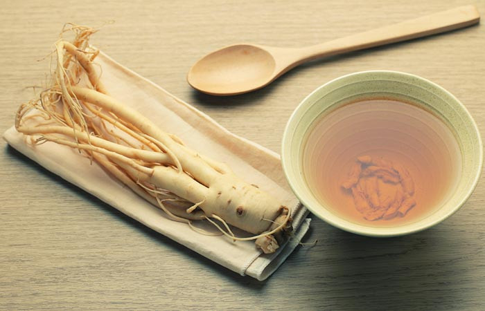 3. Nhân sâm: Nhân sâm là một dược thảo chứa các hợp chất ginsenosides giúp phòng chống tổn thương gan, giải độc tính của gan, xơ gan và gan nhiễm mỡ. Để gan khỏe mạnh, bạn có thể dùng 2 chén trà nhân sâm mỗi ngày. Ảnh: Shutterstock.