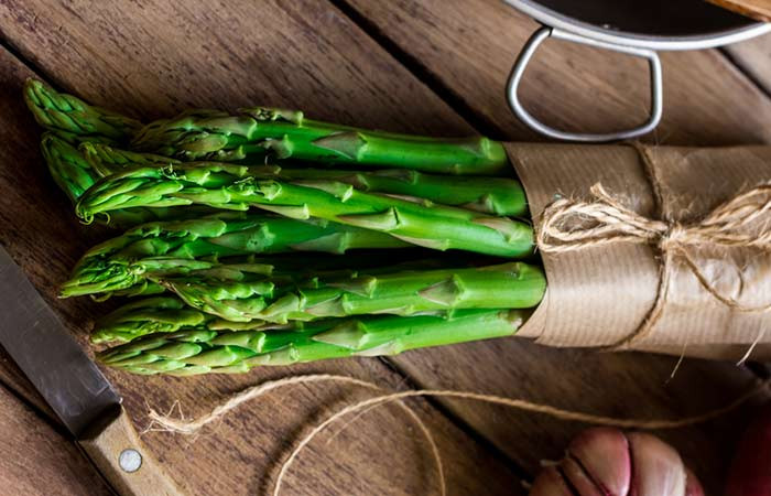 13. Măng tây: Măng tây là một nguồn tuyệt vời cung cấp vitamin A, C, E, K, folate, cholin và khoáng chất như canxi, magiê, phốt pho, kali và chất xơ. Những chất trong măng tây rất tốt cho gan. Ảnh: Shutterstock.