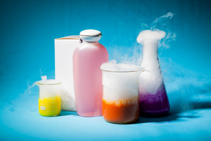Triclosan: Hóa chất độc hại này thường có trong xà phòng kháng khuẩn, lăn khử mùi và kem đánh răng. Chất hóa học này được phân loại như một loại thuốc trừ sâu, có thể ảnh hưởng đến các hormone của cơ thể, đặc biệt là hormone tuyến giáp tham gia vào quá trình trao đổi chất. Hơn nữa, triclosan còn có thể phá vỡ quá trình phát triển bình thường của tuyến vú. Ảnh: RD.