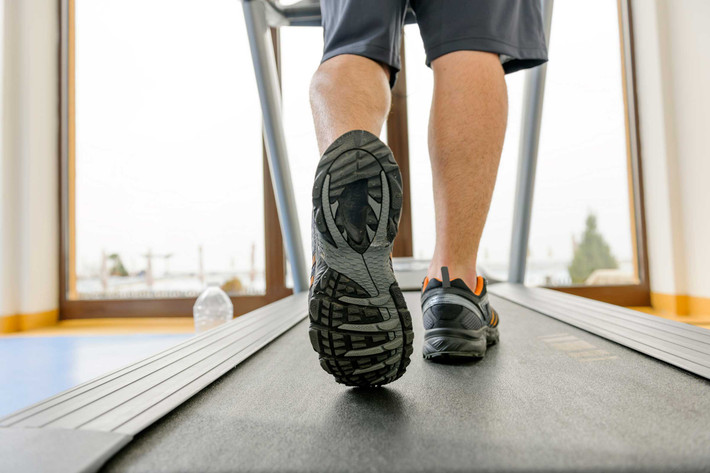 Tập thể dục giúp lưu thông máu huyết và giải phóng endorphin qua cơ thể - một loại hormone giúp bạn giảm đau đớn, cảm thấy tích cực và hạnh phúc hơn. Ảnh: Istock.