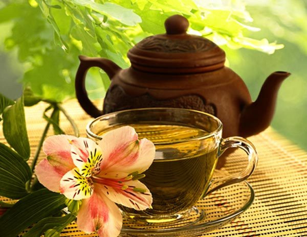 5. Trà xanh giàu chất chống oxy hoá: Thức uống này không chỉ giúp duy trì tử cung khỏe mạnh mà còn có thể điều trị u xơ tử cung. Theo các chuyên gia về thảo dược, phụ nữ bị u xơ tử cung uống trà xanh liên tục trong khoảng 8 tuần có thể giảm u xơ. Ảnh: Shutterstock.