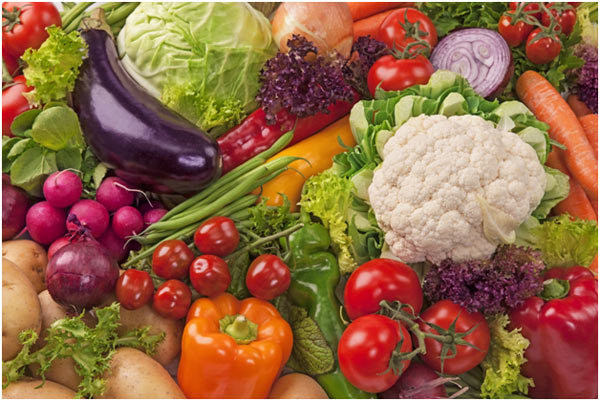 2. Rau củ: Rau củ là nguồn cung canxi, kali, magiê và vitamin tuyệt vời. Một chế độ ăn giàu rau quả giúp hạn chế sự phát triển của u xơ tử cung. Những loại rau quả như các loại đậu, bắp cải, bông cải xanh rất giàu phytoestrogen. Phytoestrogen là chất có thể làm giảm nồng độ estrogen, giúp ngăn chặn sự phát triển của khối u, giúp tử cung khỏe mạnh. Ảnh: Shutterstock.