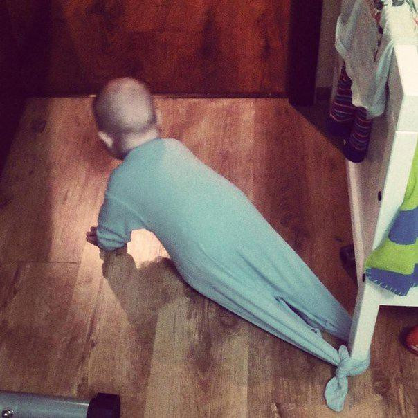 Khi mẹ có việc cần chạy ra ngoài một chút. Ảnh: Boredomtherapy.