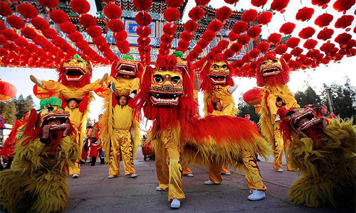 Tết Âm lịch ở Trung Quốc là ngày lễ quan trọng nhất và lớn nhất trong năm khi thường diễn ra trong 15 ngày (từ ngày mùng 1 đến ngày rằm tháng Giêng (tức Nguyên Tiêu).