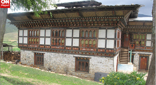 Trongsa Dzong được đánh giá là pháo đài lớn nhất thế giới. Từ năm 1907 đến nay, Trongsa Dzong trở thành cung điện của nhà vua Bhutan.