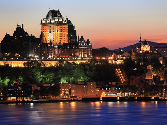 Thành phố Quebec là trung tâm chính trị của tỉnh Quebec (Canada) nổi tiếng với những con đường lát sỏi phía bắc Mexico, nhiều lễ hội, hội chợ diễn ra vào mùa Hè.
