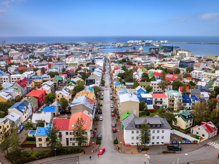 Reykjavik, Iceland nổi bật với những ngôi nhà đầy màu sắc. Đây là điểm đến lý tưởng cho những người đam mê nhiếp ảnh.