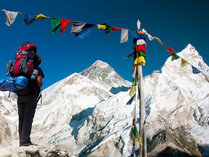 Núi Everest, Nepal là một trong những điểm du lịch hút khách của những nhà leo núi thích chinh phục ngọn núi này.