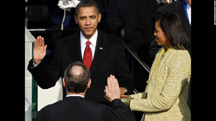 Khi học trung học, Tổng thống Obama được bạn bè đặt tên là "O'Bomber" vì chơi bóng rổ quá xuất sắc.
