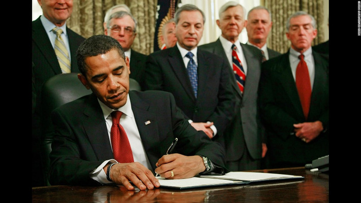 Tổng thống Obama thuận tay trái. Ông là tổng thống thứ 6 thời hậu chiến trong lịch sử Mỹ thuận tay trái.