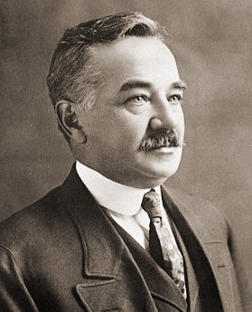 Ông trùm tư bản Milton Hershey lúc bấy giờ đã hủy việc đặt phòng của mình trên tàu Titanic ở những phút chót do việc kinh doanh gặp khó khăn vào phút cuối cùng. Chính điều này đã giúp ông thoát chết một cách kỳ diệu.