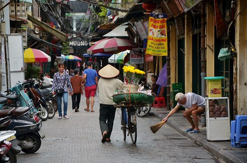 Con phố Tạ Hiện lúc sáng sớm...