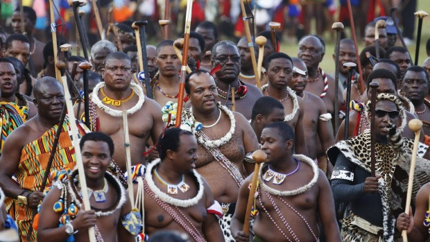 Lần lấy vợ gần đây nhất của nhà vua Mswati III là năm 2013. Khi đó, ông hoàng này đã chọn Sindiswa Dlamini làm người vợ thứ 14 của mình và giới thiệu cô trong lễ hội Reed Dance. Người vợ thứ 14 được vua Mswati chọn khi đó chỉ vừa tốt nghiệp Trường trung học St. Francis ở thủ đô Mbabane năm 2012.