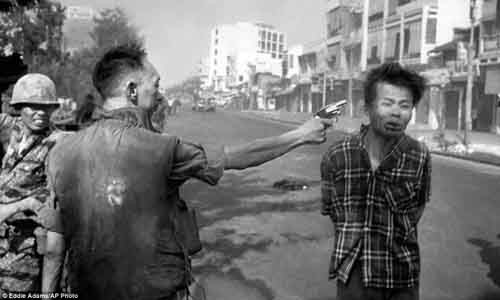 Nhiếp ảnh gia AP Eddie Williams đã chụp được bức ảnh gây chấn động thế giới ghi lại cảnh chiến sĩ đặc công Nguyễn Văn Lém bị Nguyễn Ngọc Loan xử bắn trên đường phố Sài Gòn ngày 1/2/1968.