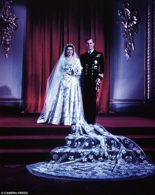 Nữ hoàng Elizabeth và Công tước xứ Edinburgh trong đám cưới diễn ra ngày 20/11/1947.