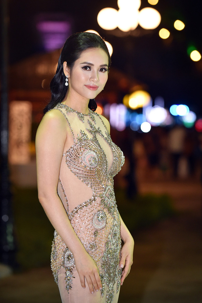 Á hậu Hoàng My.