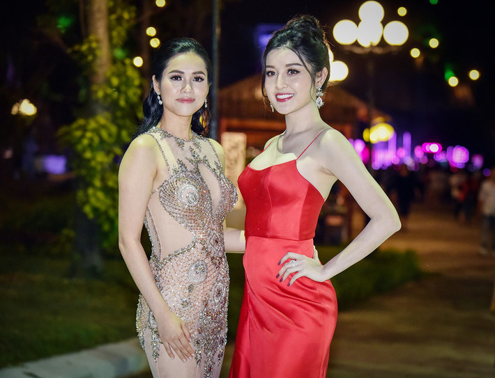 Á hậu Hoàng My và Á hậu Huyền My.