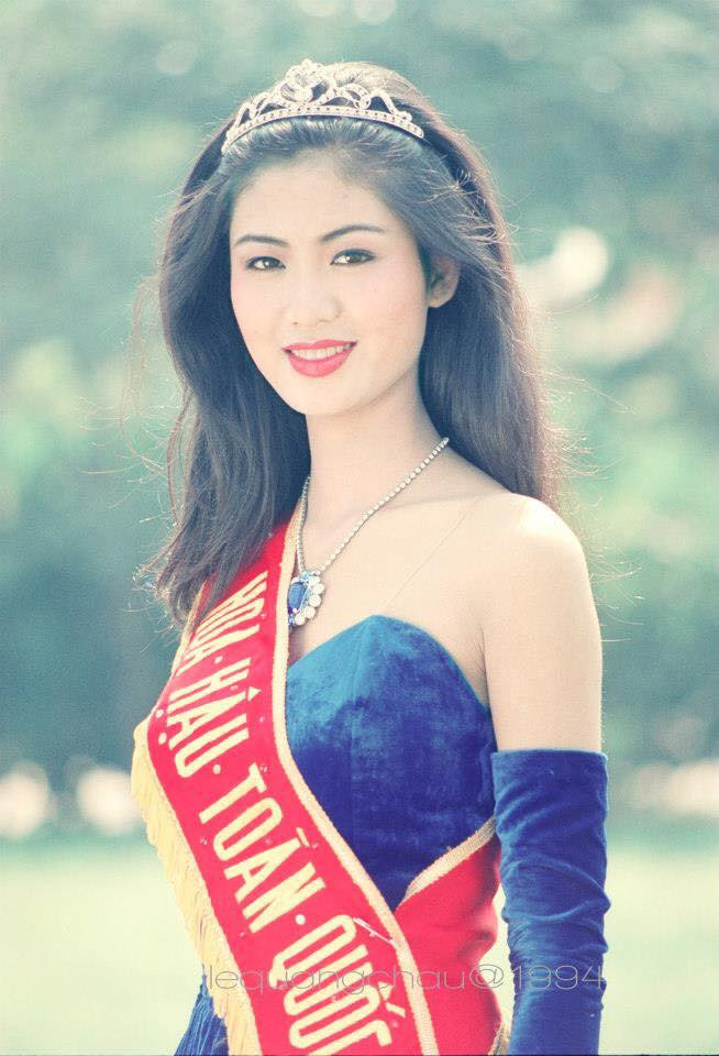 Hoa hậu Thu Thủy tên đầy đủ Nguyễn Thu Thủy sinh năm 1976 quê gốc ở Nam Định, cô đăng quang Hoa hậu Việt Nam 1994 khi vừa tròn 18 tuổi và đang là sinh viên Học viện Ngoại giao. Khi đó, Thu Thủy đã vượt qua nhiều ứng cử viên nặng ký như: Tô Hương Lan, Trịnh Kim Chi để đăng quang ngôi vị cao nhất.