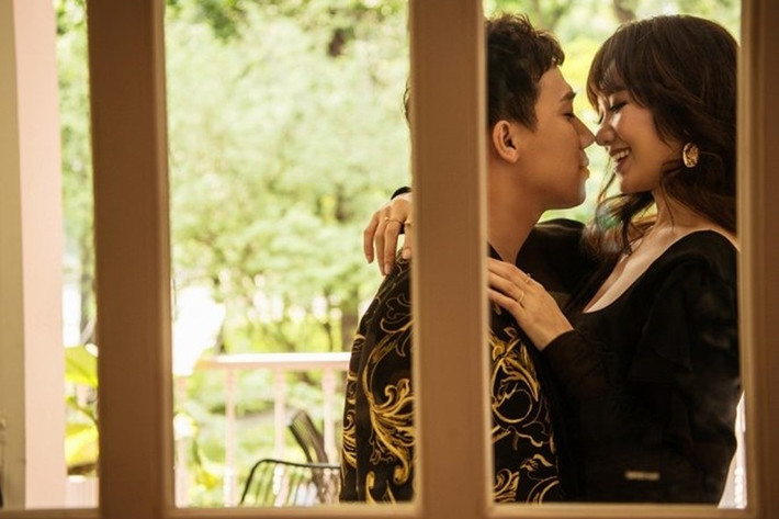 Sau đám cưới hoành tráng vào năm 2016, vợ chồng Hari Won – Trấn Thành cũng đã trải qua không ít sóng gió bởi thời điểm công khai mối quan hệ cả hai vẫn đang bị chỉ trích dữ dội khi chia tay tình cũ không lâu thì Hari đã quen Trấn Thành.