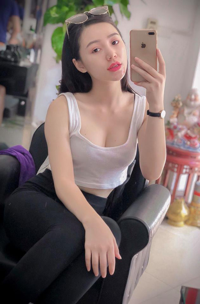 Quỳnh Kool từng tiết lộ cô gặp không ít lời đề nghị khiếm nhã trên trang cá nhân. Có những tin nhắn kiểu như "bao nhiêu tiền 1 đêm", "1000 USD 1 đêm"... nhưng cô không trả lời. Mặc dù bị phiền toái và thiếu tôn trọng vì những tin nhắn ngã giá này nhưng Quỳnh Kool coi đó là điều không đáng bận tâm.