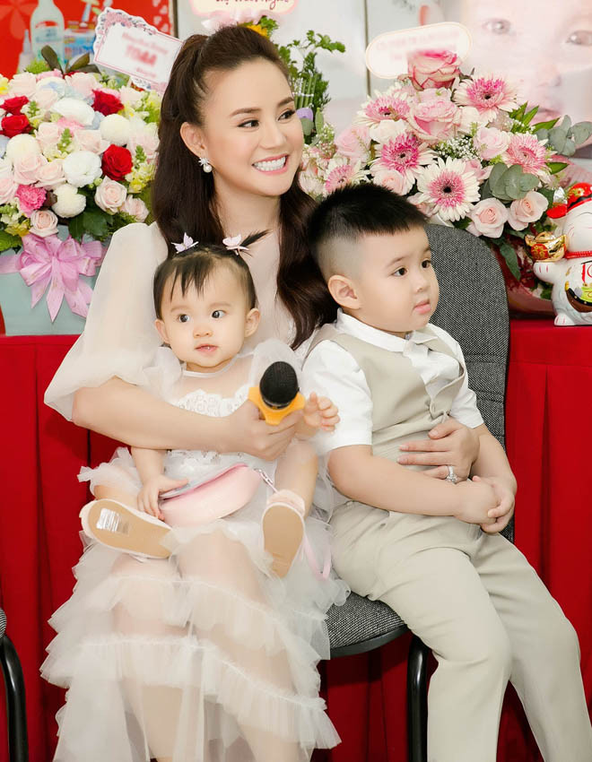 Vy Oanh tâm sự, do sinh hai con liền nhau nên thời gian qua cô khá bận rộn với công việc gia đình.