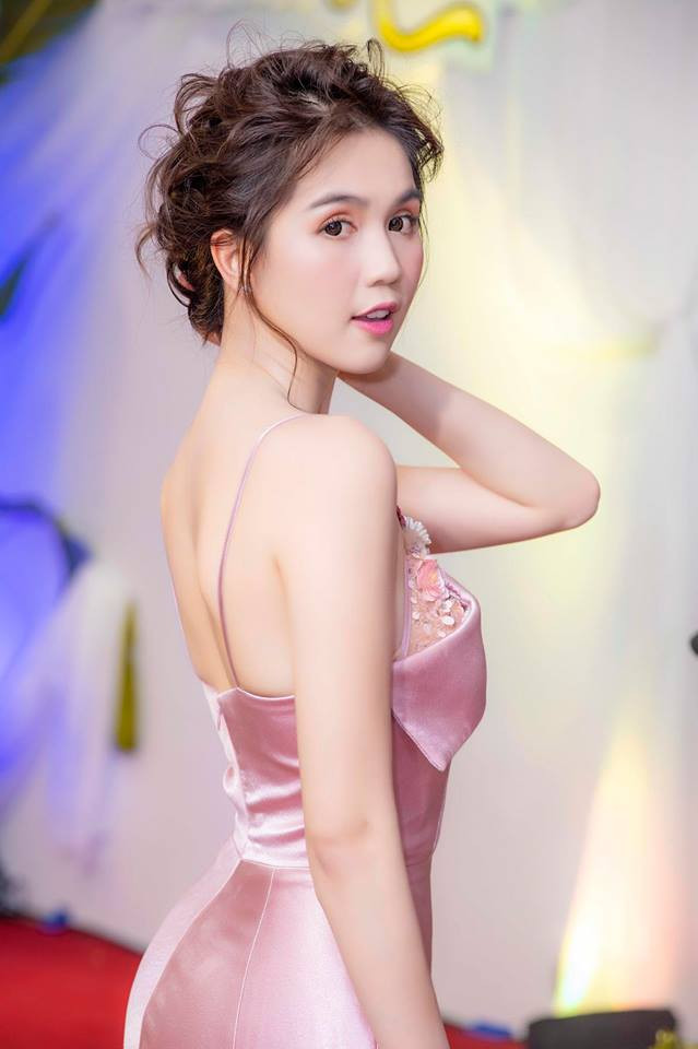 Nhiều người hâm mộ dành những lời khen ngợi cho vẻ trẻ trung, xinh đẹp vượt thời gian của người đẹp Trà Vinh.