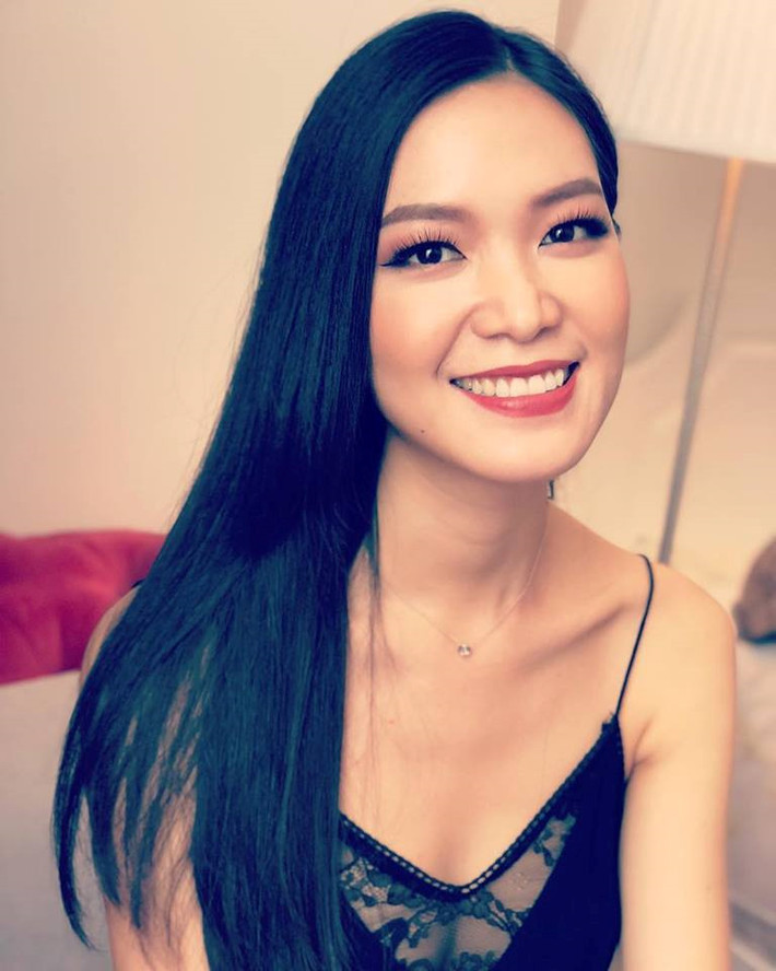 Hiện Thùy Dung sống ở TP.HCM, còn gia đình hoa hậu đã chuyển sang Mỹ định cư. Năm 2017, sau chín năm đăng quang, người đẹp từng được đề cử đi thi Hoa hậu Siêu quốc gia (Miss Supranational), nhưng cô từ chối vì lý do cá nhân. Cô giãi bày trên trang cá nhân: "Trùng với thời gian diễn ra cuộc thi, gia đình lại thông báo có việc quan trọng dành cho Dung kế hoạch dài lâu, nên Dung không thể đi thi như dự định và mong muốn của mình. Dung thấy rất tiếc nuối và tự bản thân chưa làm được gì nhiều". Ảnh: FB.
