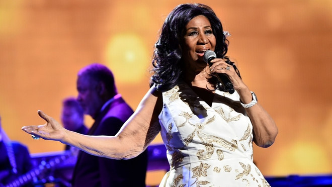 Ngày 16/8, các trang báo thế giới đồng loạt đưa tin "nữ hoàng nhạc Soul" Aretha Franklin đã trút hơi thở cuối cùng tại nhà riêng ở Detroit (bang Michigan, Mỹ) ở tuổi 76, sau thời gian chống chọi với bệnh ung thư tuyến tụy. Sự ra đi của nữ danh ca đã để lại nỗi mất mát to lớn với nền âm nhạc thế giới.