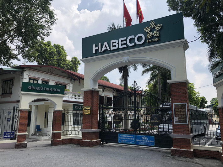 Nhà máy Bia Hà Nội – Tổng công ty CP Bia - Rượu- Nước giải khát Hà Nội (183 Hoàng Hoa Thám, quận Ba Đình): Theo Quy hoạch phân khu đô thị UBND TP phê duyệt tại Quyết định số 1359 ngày 19/3/2021 khu đất có chức năng: Đất hỗn hợp + Công cộng + Trường THPT + Cây xanh + nhà ở + bãi đỗ xe. Ưu tiên bố trí các chức năng thương mại dịch vụ, công cộng, công trình hạ tầng xã hội.