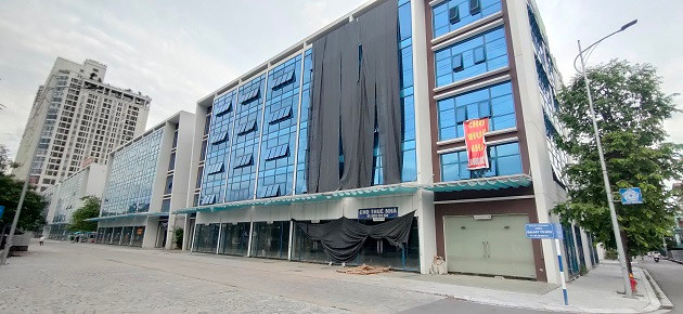 Theo ghi nhận, hàng loạt shophouse TSQ Galaxy Vạn Phúc đang trong tình trạng thường xuyên phải đóng cửa, không tìm được khách thuê.