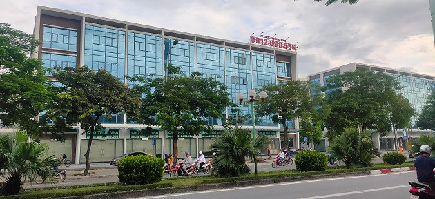 Nằm trên trục đường Tố Hữu, hàng loạt shophouse TSQ Galaxy Vạn Phúc đang rầm rộ treo biển cho thuê.