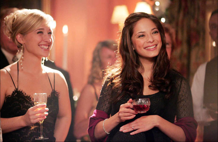 Phía Kristin Kreuk đã phủ nhận cô không tuyển mộ “nô lệ tình dục” như những lời tố cáo. Vai diễn nổi tiếng nhất trên màn ảnh nhỏ của người đẹp 35 tuổi chính là Lana Lang, người yêu của Siêu nhân trong series truyền hình Smallville, xuất hiện ở cả 7 mùa phim.