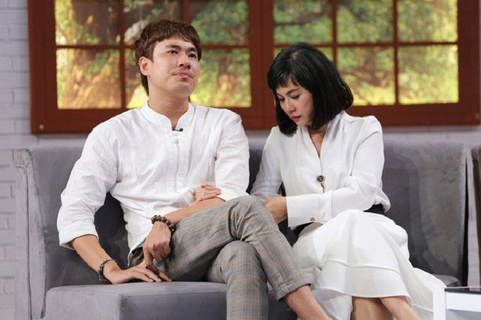 Sau khi diễn chung một thời gian, Kiều Minh Tuấn bất ngờ tỏ tình với Cát Phượng bằng câu: "Chị, em yêu chị". Anh còn nói rõ: "Em yêu chị bằng tình cảm trai gái chứ không phải một đứa em". Thời gian đầu, nữ diễn viên từ chối vì cô vừa trải qua cuộc hôn nhân đổ vỡ với Thái Hòa. Vết thương trong lòng chưa lành cộng thêm với việc trước đây, ngôi sao phim "Tèo Em" cũng tỏ tình với chị bằng đúng câu nói đó. Cát Phượng sợ, chuyện tình với Kiều Minh Tuấn rồi cũng sẽ không có kết thúc tốt đẹp giống như với Thái Hòa.
