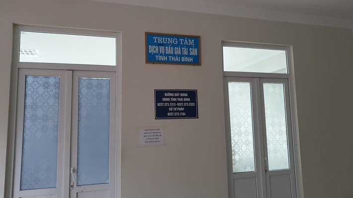 Nguyễn Thị Dương bị khởi tố liên quan vụ án xảy ra tại Trung tâm dịch vụ đấu giá tài sản tỉnh Thái Bình. Trước đó, cơ quan CSĐT Công an tỉnh Thái Bình khởi tố vụ án, khởi tố bị can, bắt 4 cán bộ thuộc sở Tư pháp, TN&MT Thái Bình.
