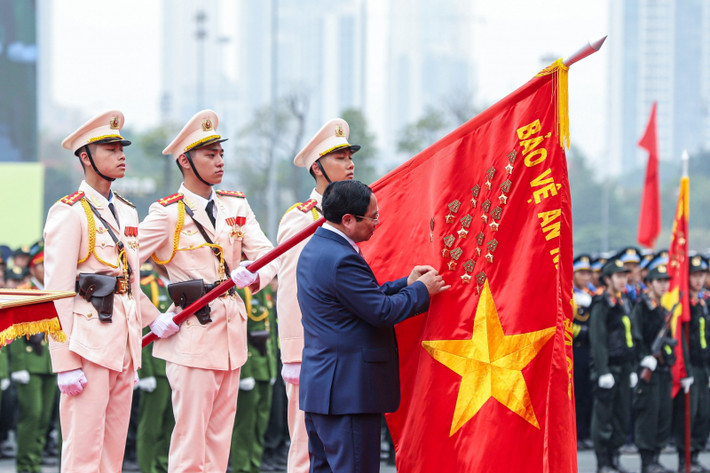 Thủ tướng Phạm Minh Chính trao danh hiệu Anh hùng LLVTND lần thứ hai tặng Bộ Tư lệnh CSCĐ.