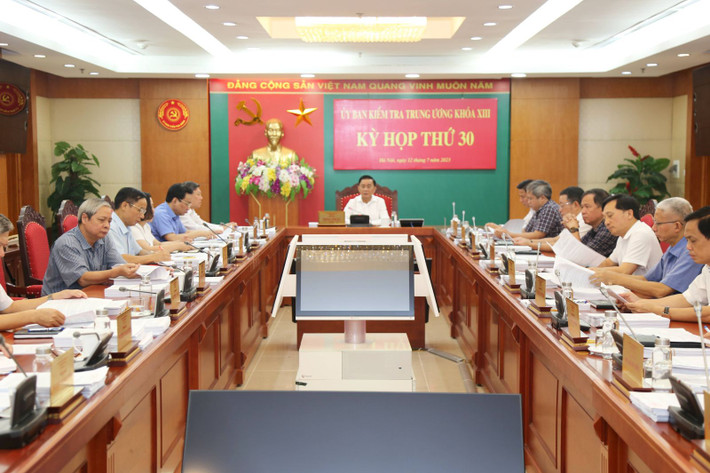 Tại kỳ họp thứ 30, Ủy ban Kiêm tra Trung ương đề nghị Bộ Chính trị, Ban Bí thư xem xét, thi hành kỷ luật Ban Thường vụ Tỉnh ủy Thanh Hóa các nhiệm kỳ 2010-2015, 2015-2020 và một số cán bộ. Trong đó có ông Nguyễn Đình Xứng, nguyên Phó Bí thư Tỉnh ủy, nguyên Bí thư Ban cán sự đảng, nguyên Chủ tịch UBND tỉnh.