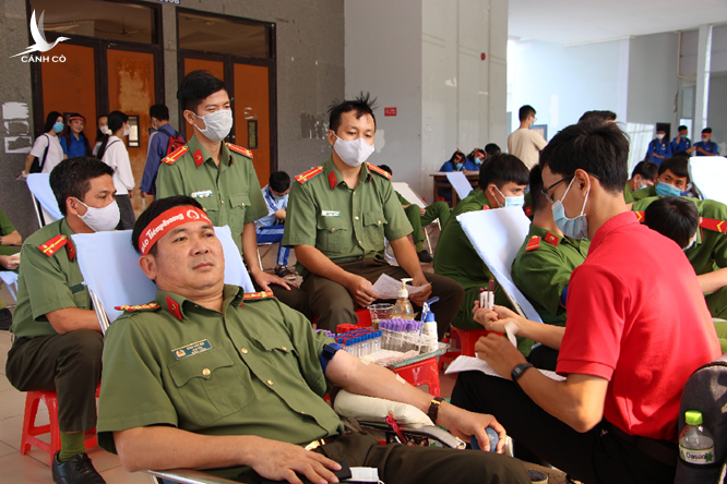 Từ số điện thoại này, trực ban tiếp nhận nhiều tin tố giác về các loại tội phạm, trong đó có cả tình hình dịch bệnh, vấn đề an sinh ở nhiều địa phương…