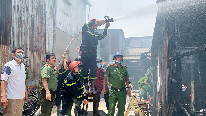 Từ tin báo của người dân qua đường dây nóng, đại tá Đinh Văn Nơi đã trực tiếp chỉ đạo các đơn vị nghiệp vụ triệt phá đường dây đánh đề hơn 2.000 tỷ đồng do Nguyễn Thị Thủy Liên (40 tuổi) cầm đầu. Ngay sau đó, Cơ quan CSĐT Công an An Giang khởi tố, bắt tạm giam và truy nã nhiều đối tượng liên quan đến đường dây cờ bạc nghìn tỷ này.