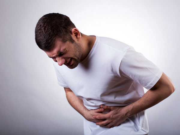Uống mật ong pha nước ấm trước khi đi ngủ là một trong những cách an toàn nhất để làm sạch các chất độc trong hệ tiêu hóa.