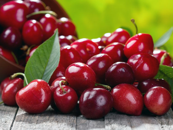 7. Quả cherry đã được chứng minh có lợi cho cơ thể cũng như sức khoẻ của tim. Mức độ oxy hóa cao và sự giàu chất dinh dưỡng giúp bạn no lâu và giảm cân.