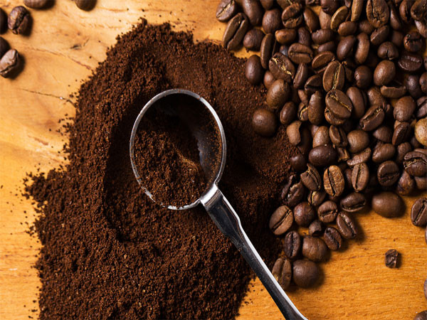 Caffeine có thể giúp tăng năng lượng của bạn. Tuy nhiên, uống trà khi bụng đói sẽ có các phản ứng phụ gồm buồn nôn, chóng mặt và cảm giác khó chịu.