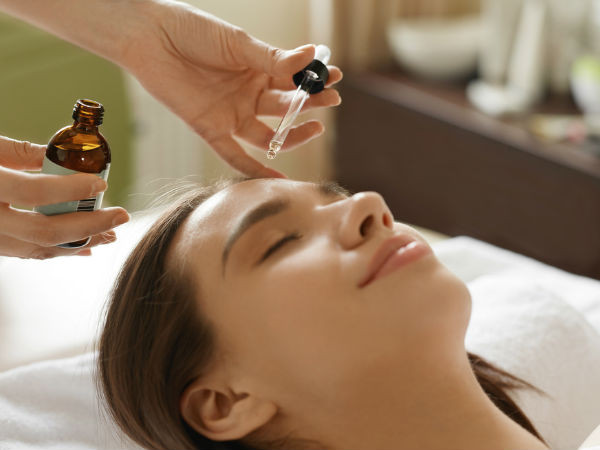 Nhiều blogger làm đẹp của Hàn Quốc và Châu Á khuyên dùng serum trước khi bôi kem dưỡng ẩm và ngay sau khi rửa mặt giúp làm săn chắc làn da và tăng hiệu quả của kem giữ ẩm.
