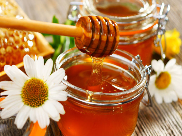 Mật ong chứa các hợp chất chống khuẩn và giúp khỏi bệnh nhanh. Khi bạn bị đau cổ họng do nhiễm khuẩn, hãy dùng một thìa mật ong hàng ngày.
