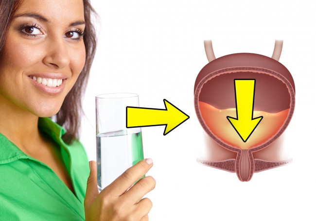 Nước là một nguồn tự nhiên để "xả sạch" các độc tố trong cơ thể - bạn càng uống nhiều nước, các chất độc càng đào thải nhanh hơn từ cơ thể qua đường tiểu.