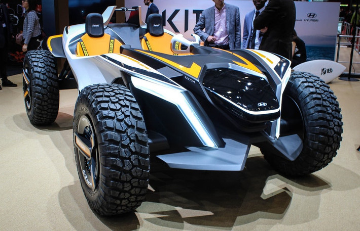 Hyundai còn mang đến triển lãm xe năm nay mẫu xe off-road lai xe trượt nước IED Mobility Lab Kite, được chế tạo bởi các sinh viên thuộc khoá học thạc sĩ 2 năm ngành Thiết kế giao thông thuộc IED Turin. Xe có kích thước nhỏ gọn, cụ thể: dài 3.745 mm, rộng 2.235 mm, cao 1.455 mm, chiều dài cơ sở 2.580 mm.